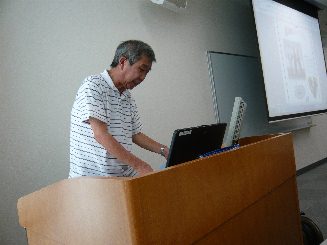 パソコン教室の講師の樋口会長