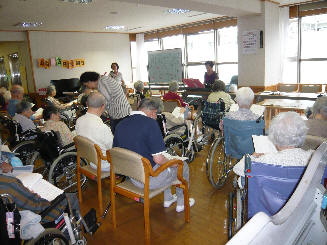 伊奈さいたま会会員と入所者の皆様